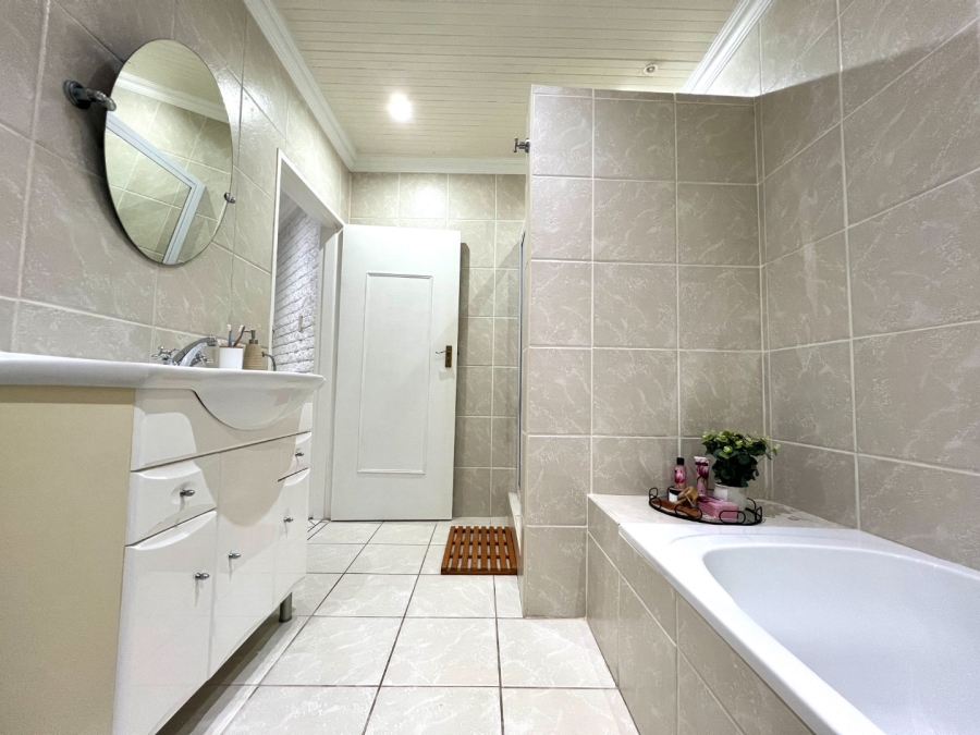 4 Bedroom Property for Sale in Walmer Downs Eastern Cape
